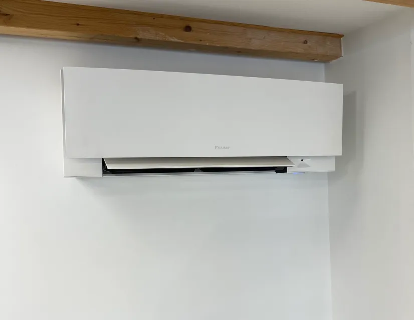 Climatisation Daikin Emura installée à Ajaccio par La Clef du Froid